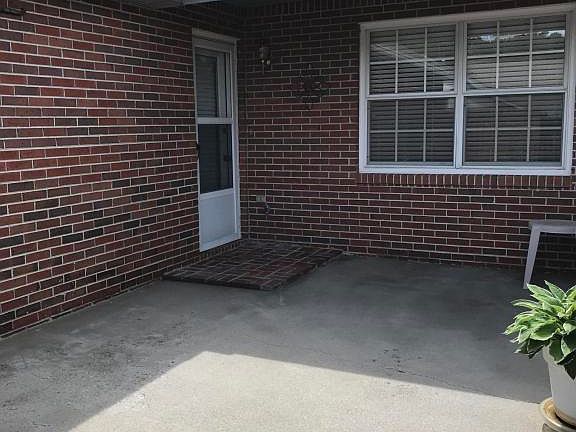 4th image of 805 Cedar Ln APT 19E