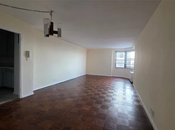 70-25 YELLOWSTONE BOULEVARD UNIT 24B, Forest Hills, NY 11375