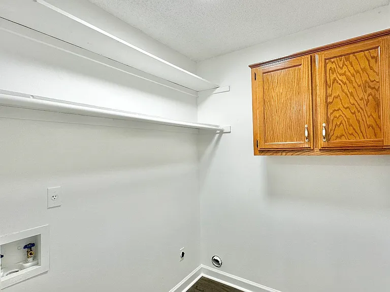 5445 Pine Oak Ln — Photo 11