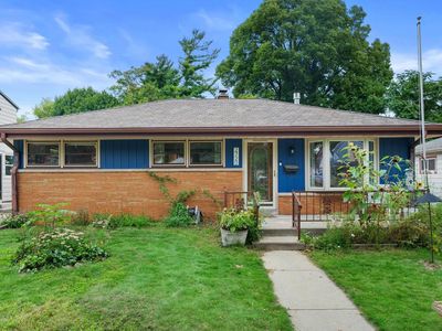 2720 E Elizabeth AVENUE, Saint Francis, WI, 53235