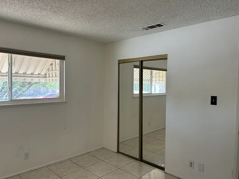 920 Palmhurst Dr — Photo 8