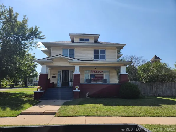 315 S 1st St, Blackwell, OK 74631