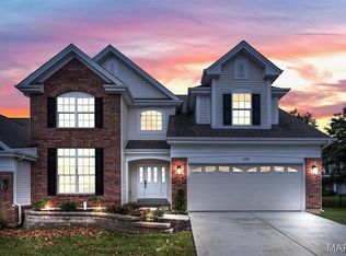 688 Bluffs View Ct, Eureka, MO 63025