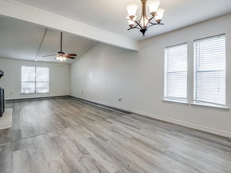 6013 Frontier Ln — Photo 6