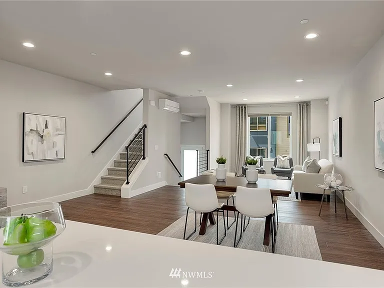 520 Fremont Walk SE — Photo 5