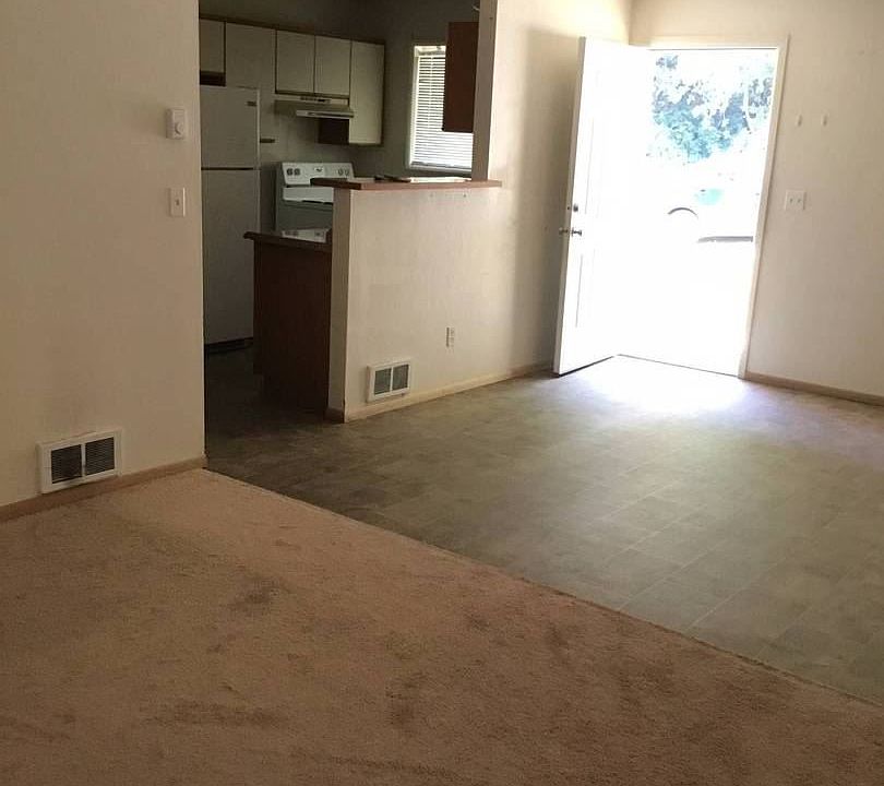 2nd image of 1120 SE 2nd St #B