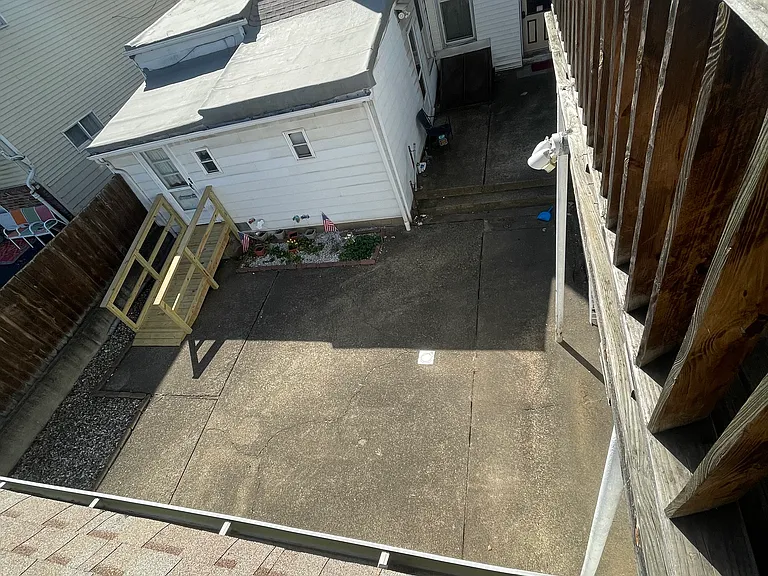 57 33rd St #B — Photo 8