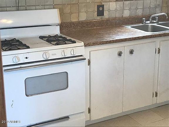 4th image of 606 E Mohave Cir