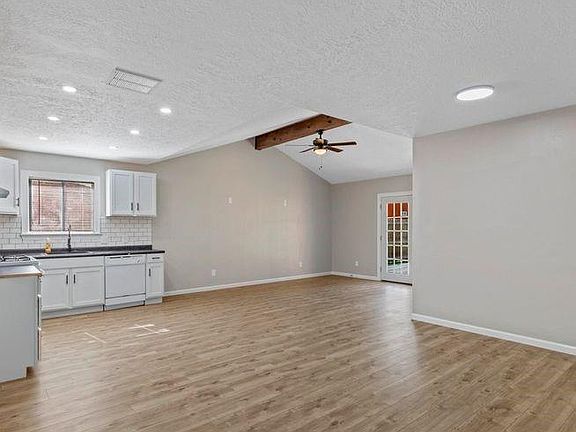 3rd image of 2118 Orchid St