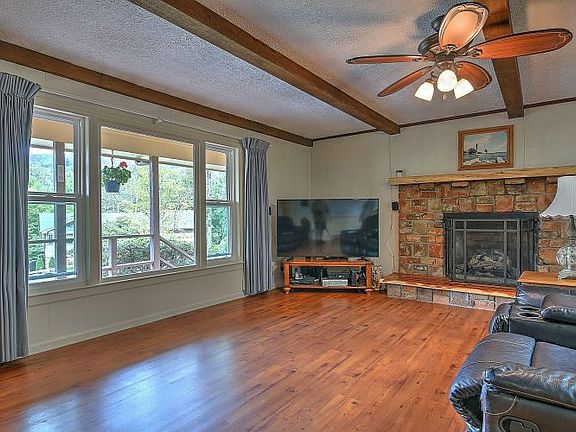 4th image of 114 Laurel Ln