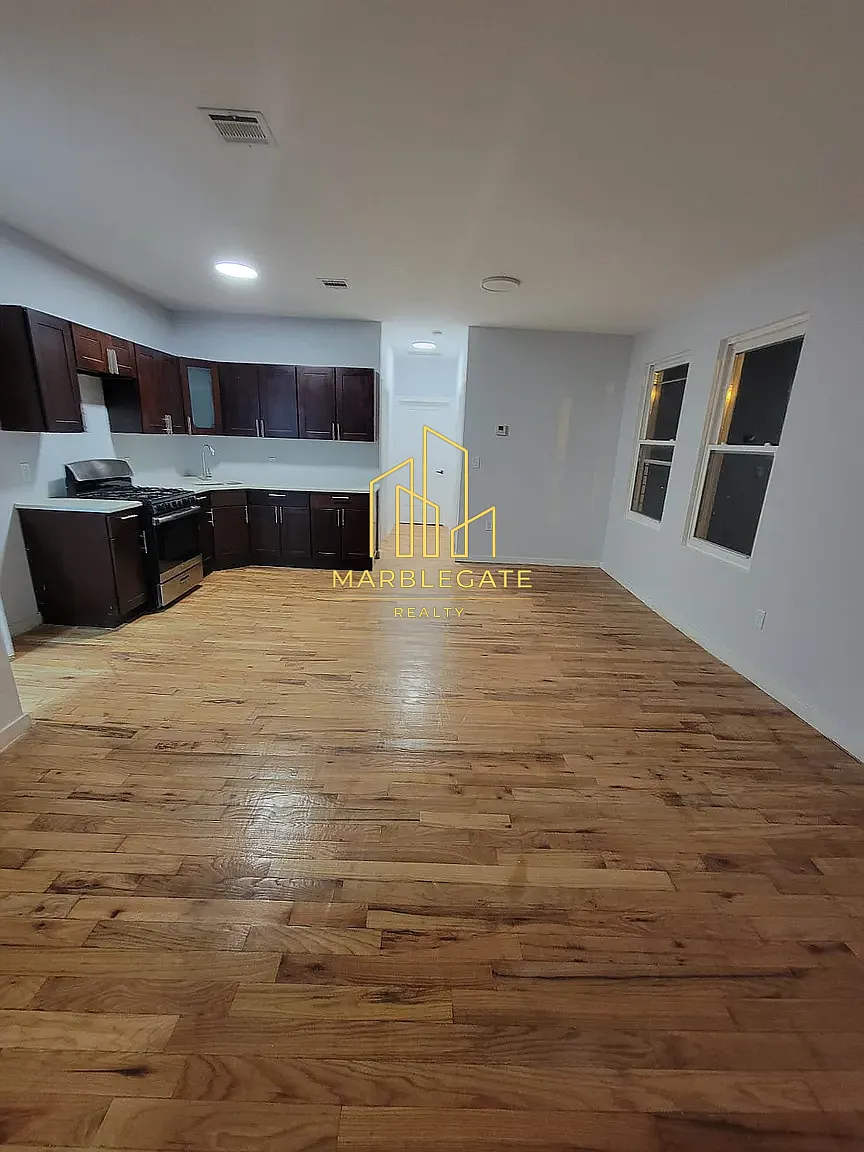 3 bed, 1050 sqft, $2,000 — Photo 3