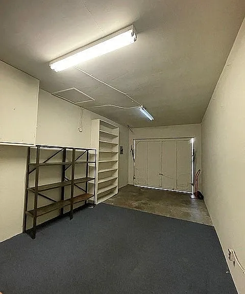 19661 Garage