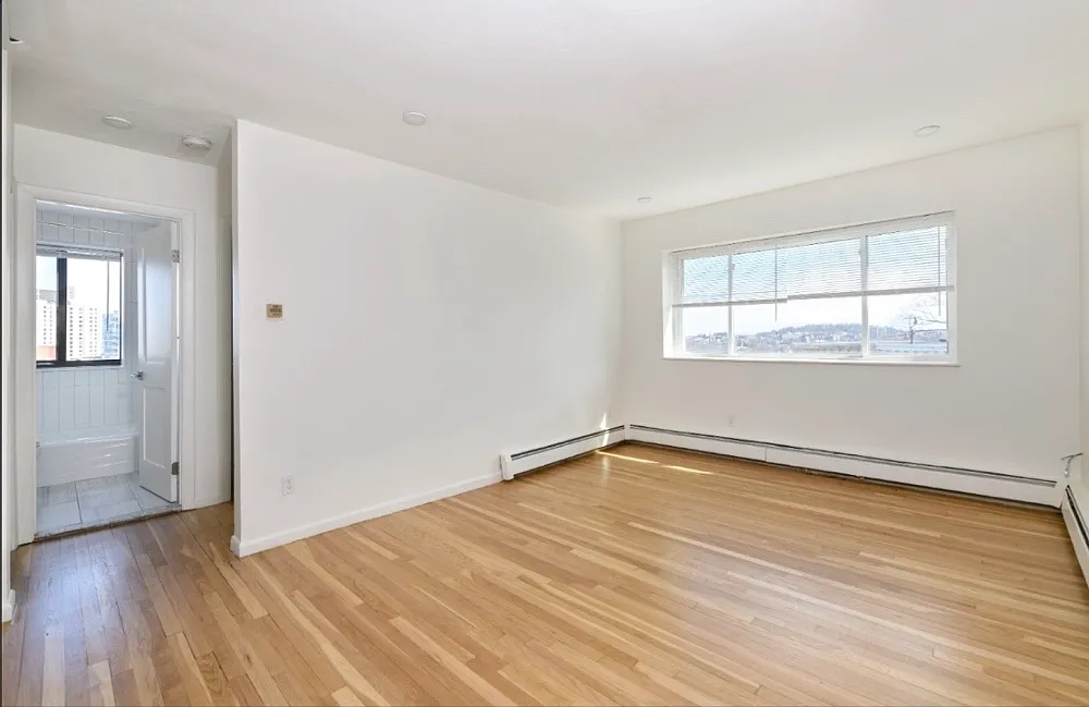 2 bed, 880 sqft, $3,600 — Photo 3