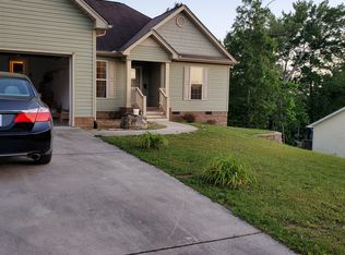 1014 Falcon Run Dr, Soddy Daisy, TN 37379