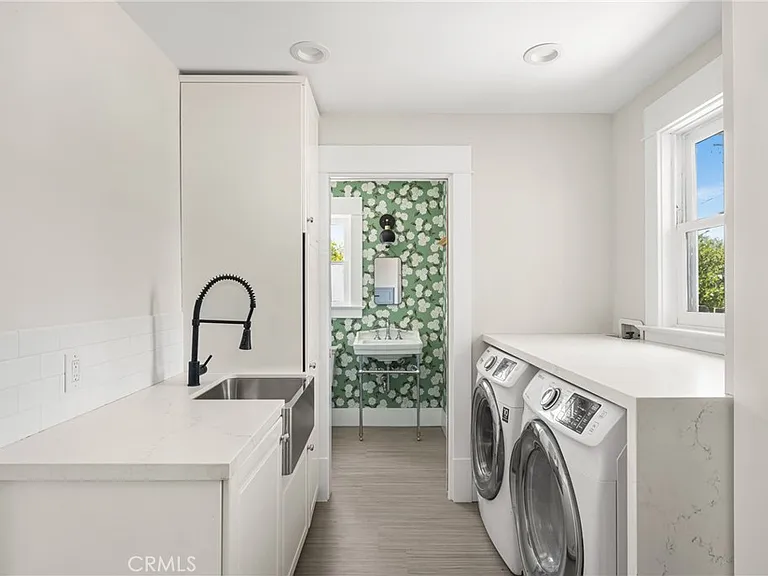 390 N Cambridge St — Photo 16