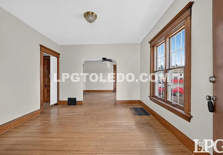 3318 Stickney Ave — Photo 6