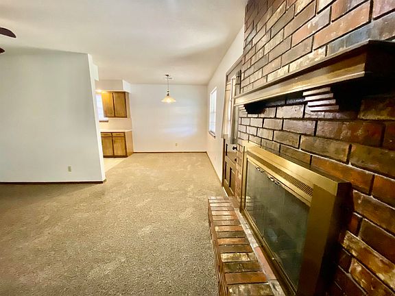 3rd image of 221 S Rimrock Rd