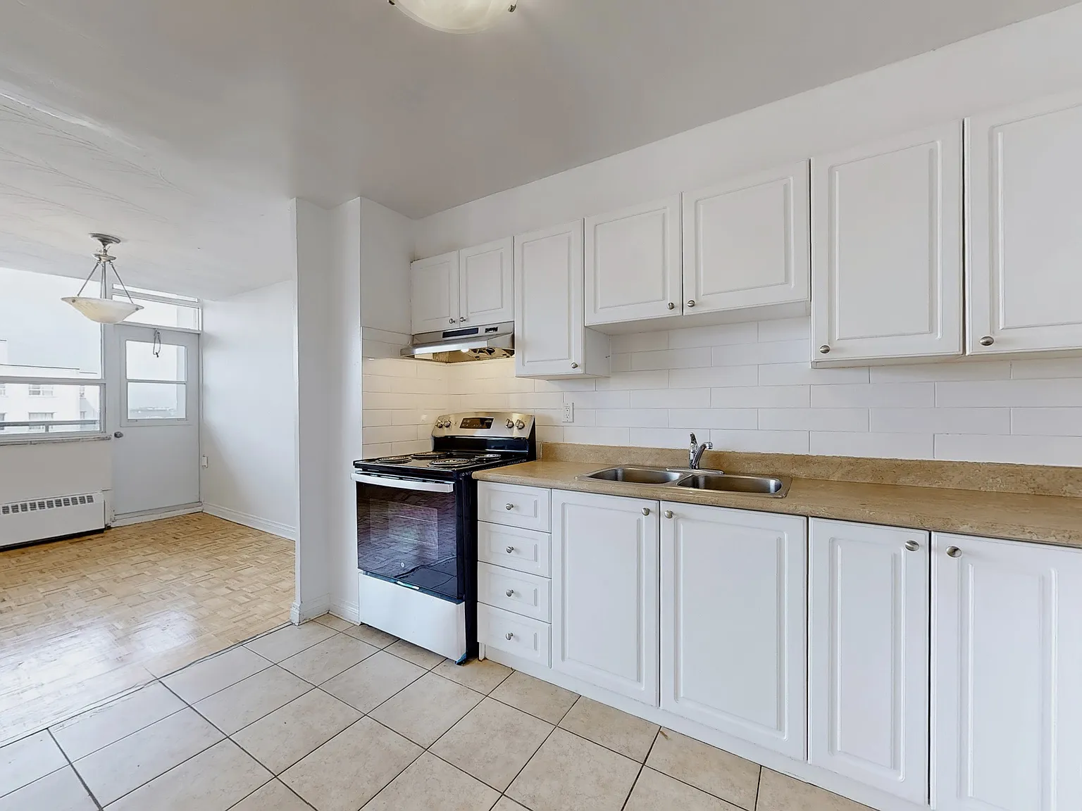 12 Goldfinch Court - Sandringham House — Photo 4