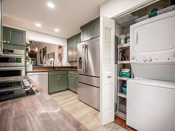 4th image of 1815 Tamarind Ln
