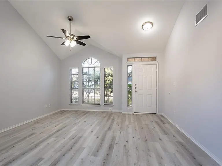 2917 Bernardino Cv — Photo 5