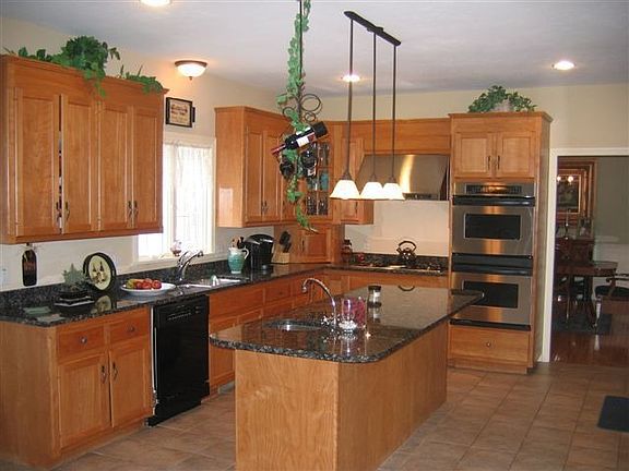 gourmet kitchen, open to family room