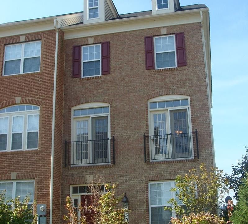 Beautiful brick End Unit Townhouse