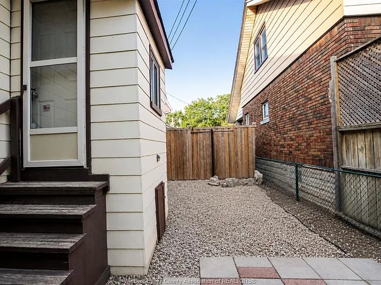 415 Grove Ave — Photo 10
