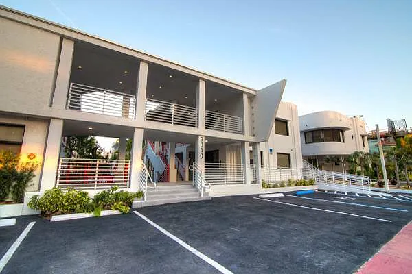 9040 Collins Ave #16 — Photo 7
