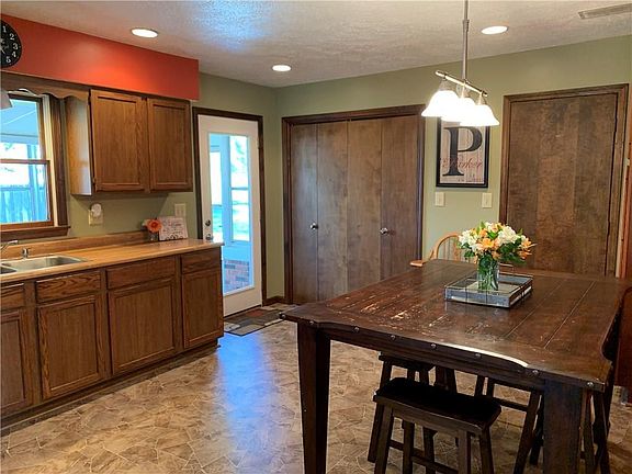 4th image of 302 Jodi Dr