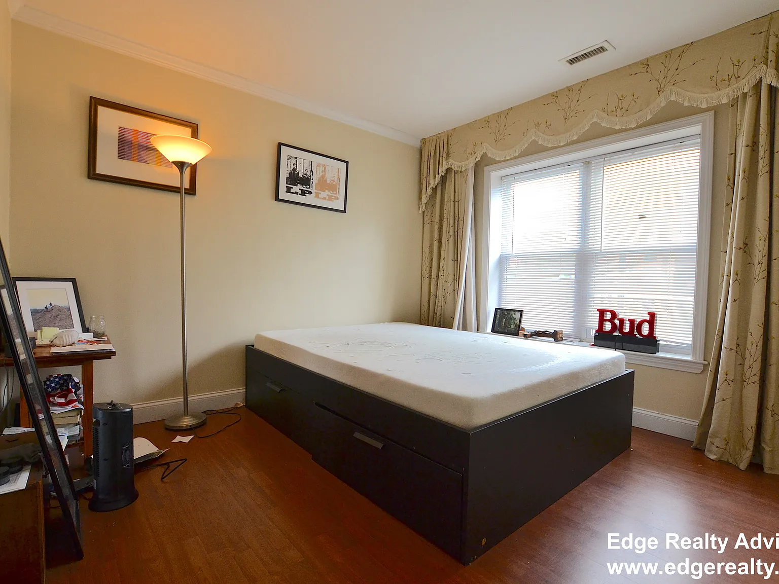3 bed, 1053 sqft, $3,200 — Photo 4