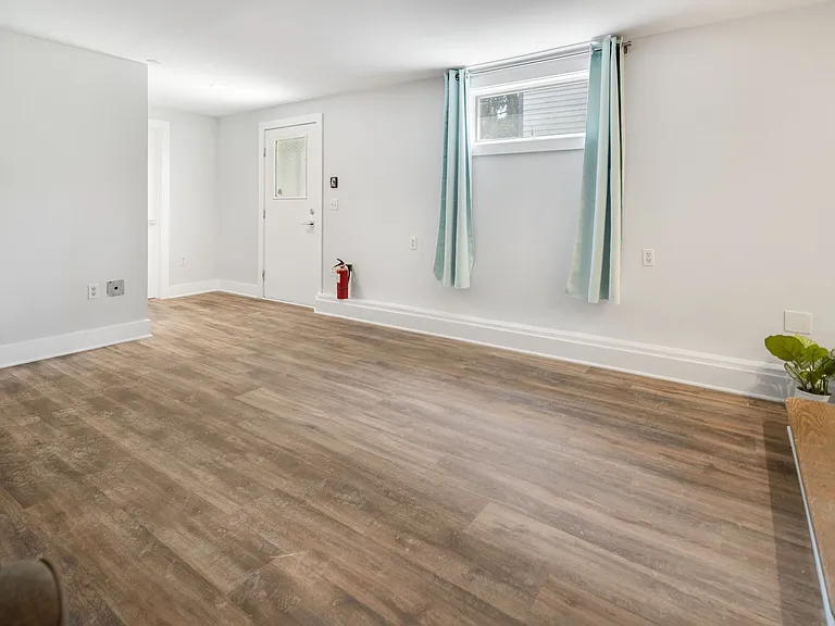 404 University Ave — Photo 27