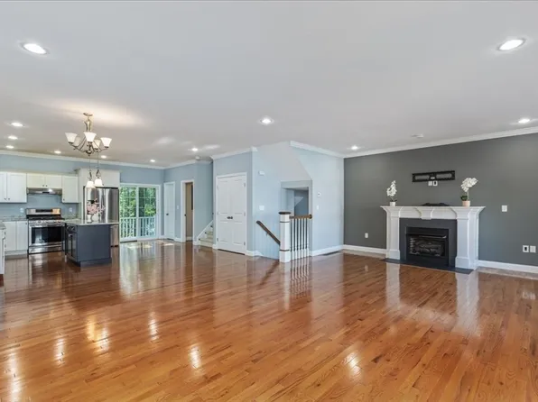 52 Compass Point #52, North Andover, MA 01845