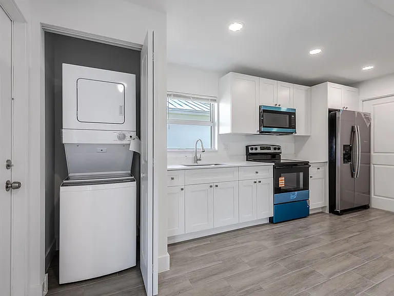 3018 SE Iris St #2 — Photo 2