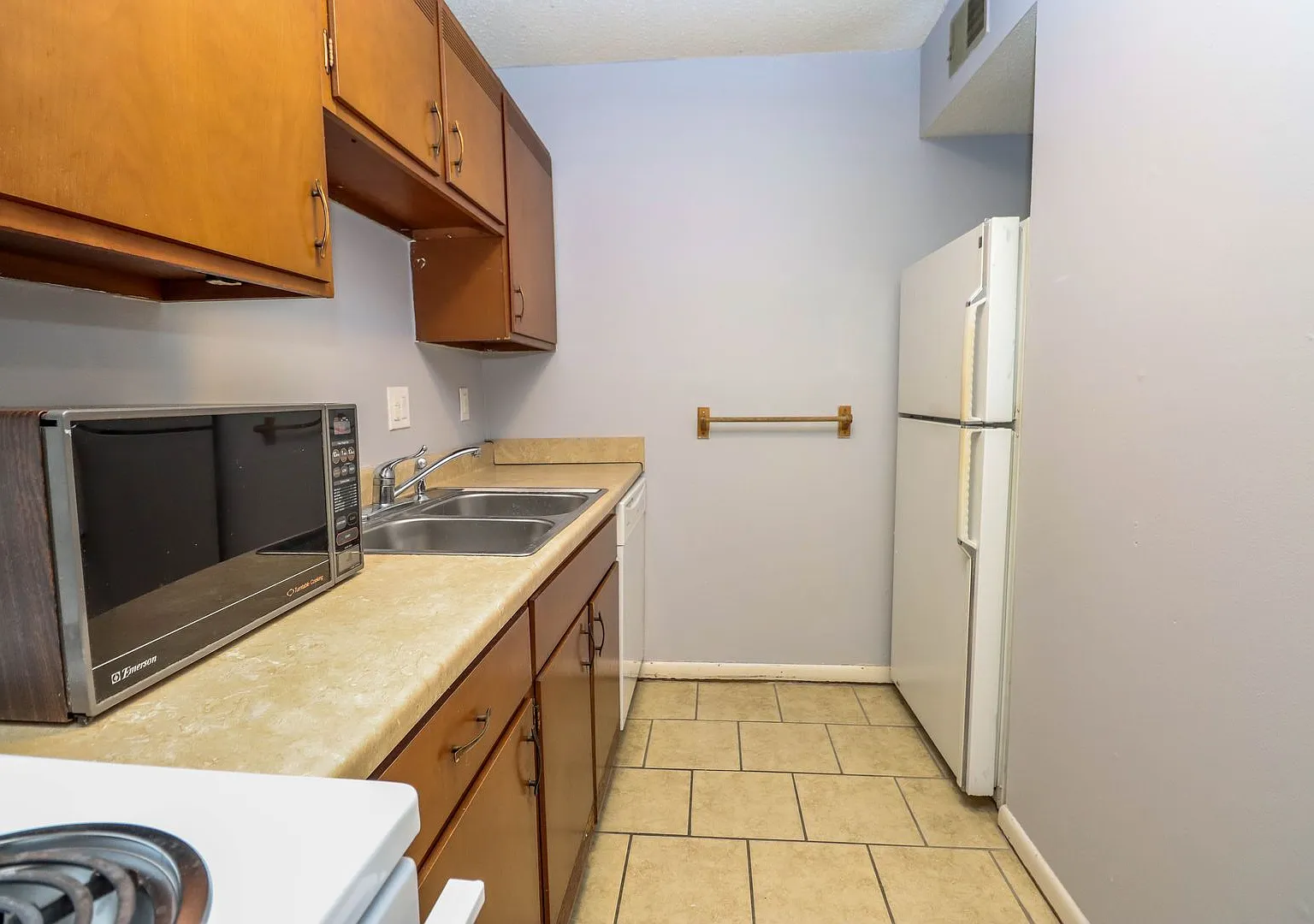 1011 Southpark Dr — Photo 4