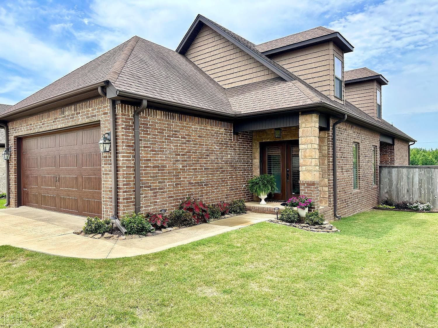 3433 Village Meadow Dr