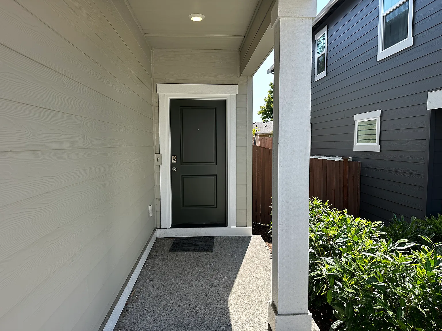 3 bed, 1720 sqft, $3,200 — Photo 3