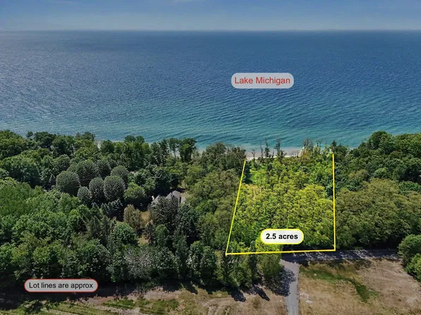 4539 S Lakeshore Dr, Ludington, MI 49431