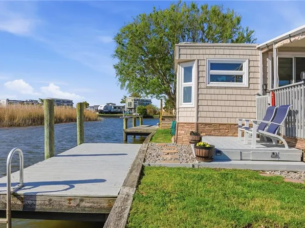 3665 Sandpiper Rd #92, Virginia Beach, VA 23456