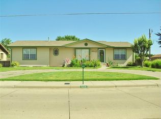 216 E Patterson Ave, Ulysses, KS 67880