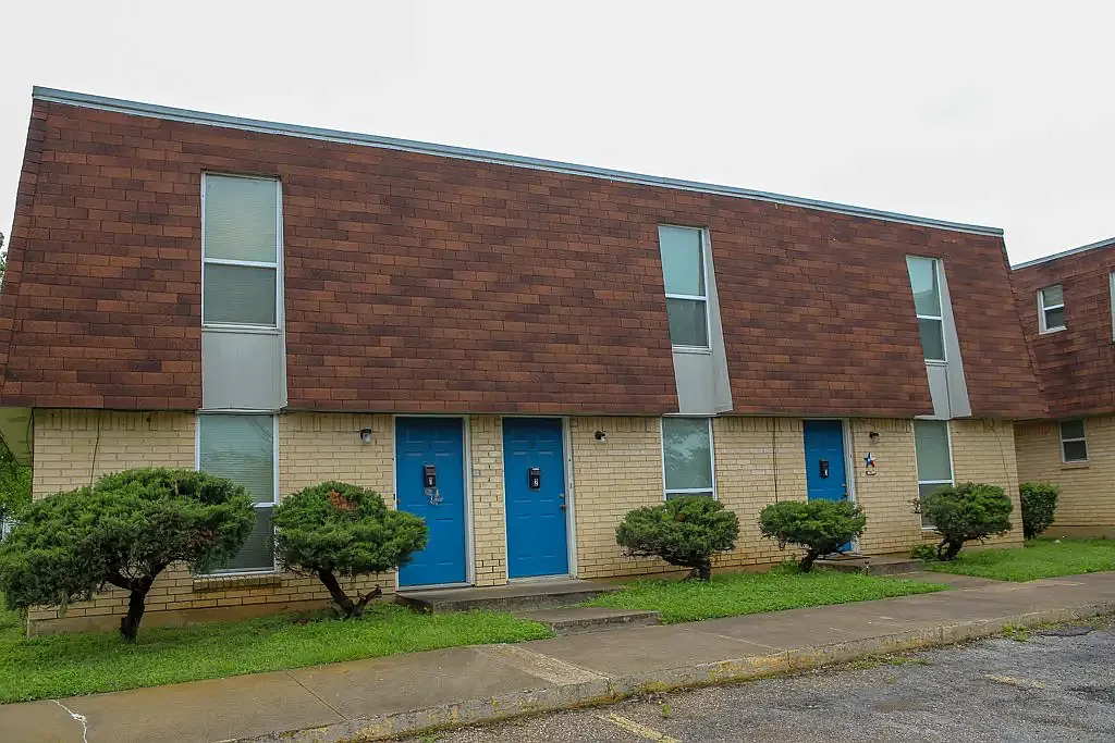 Building Photo - 210 S Lamar St