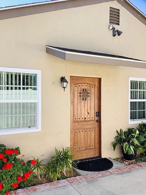 1st image of 7525 Eton Ave #7527
