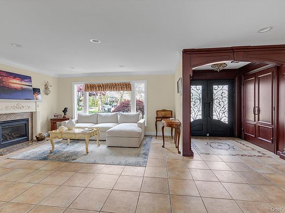2nd image of 3390 Hewlett Avenue
