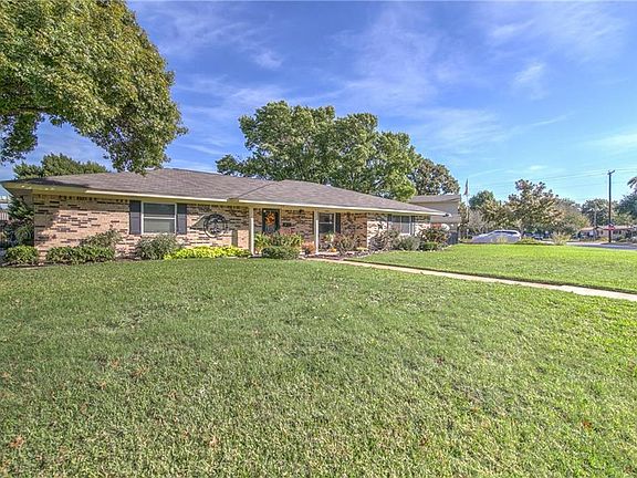 3rd image of 1304 Elizabeth Blvd