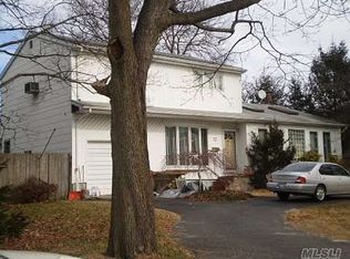 53 Webster Ave, West Islip, NY 11795
