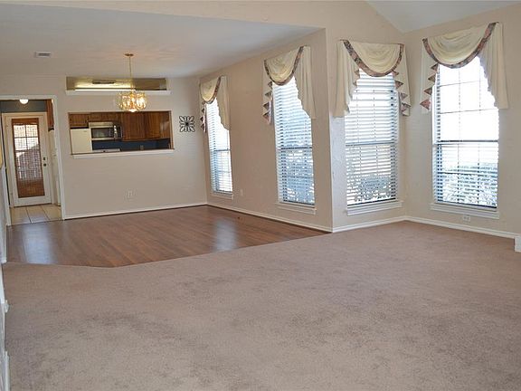 5th image of 1826 Maplewood Trl
