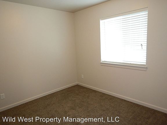 5th image of 2590 NE Bobbi Pl