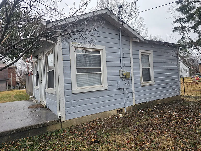 1611 College Farm Rd — Photo 2