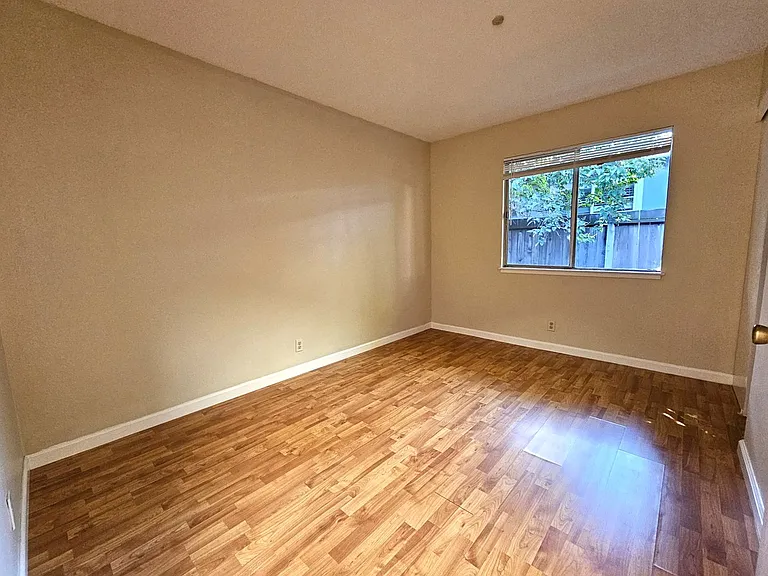 487 N Rengstorff Ave #A — Photo 8