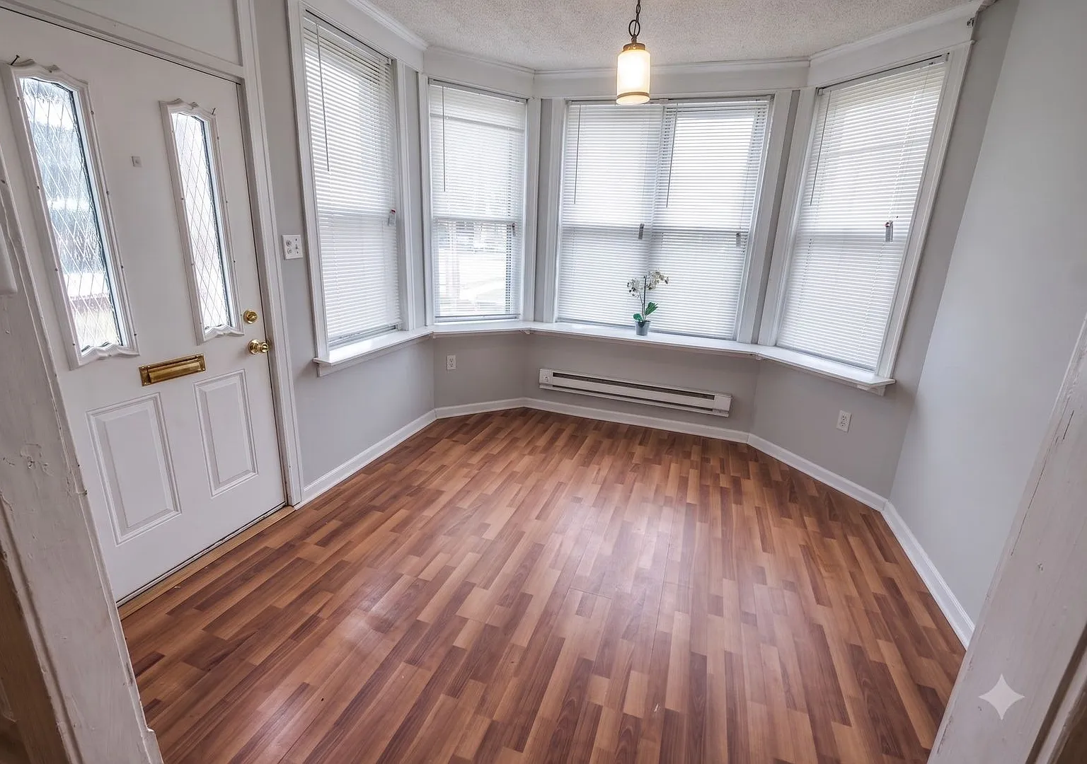 7058 Forrest Ave — Photo 2