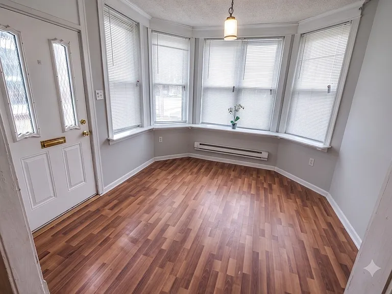 7058 Forrest Ave — Photo 2
